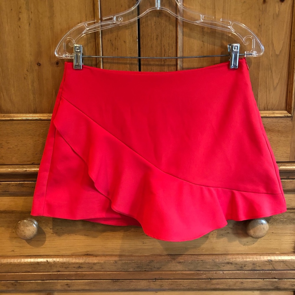 Gorgeous coral red skirt w/built in shorts, zipper